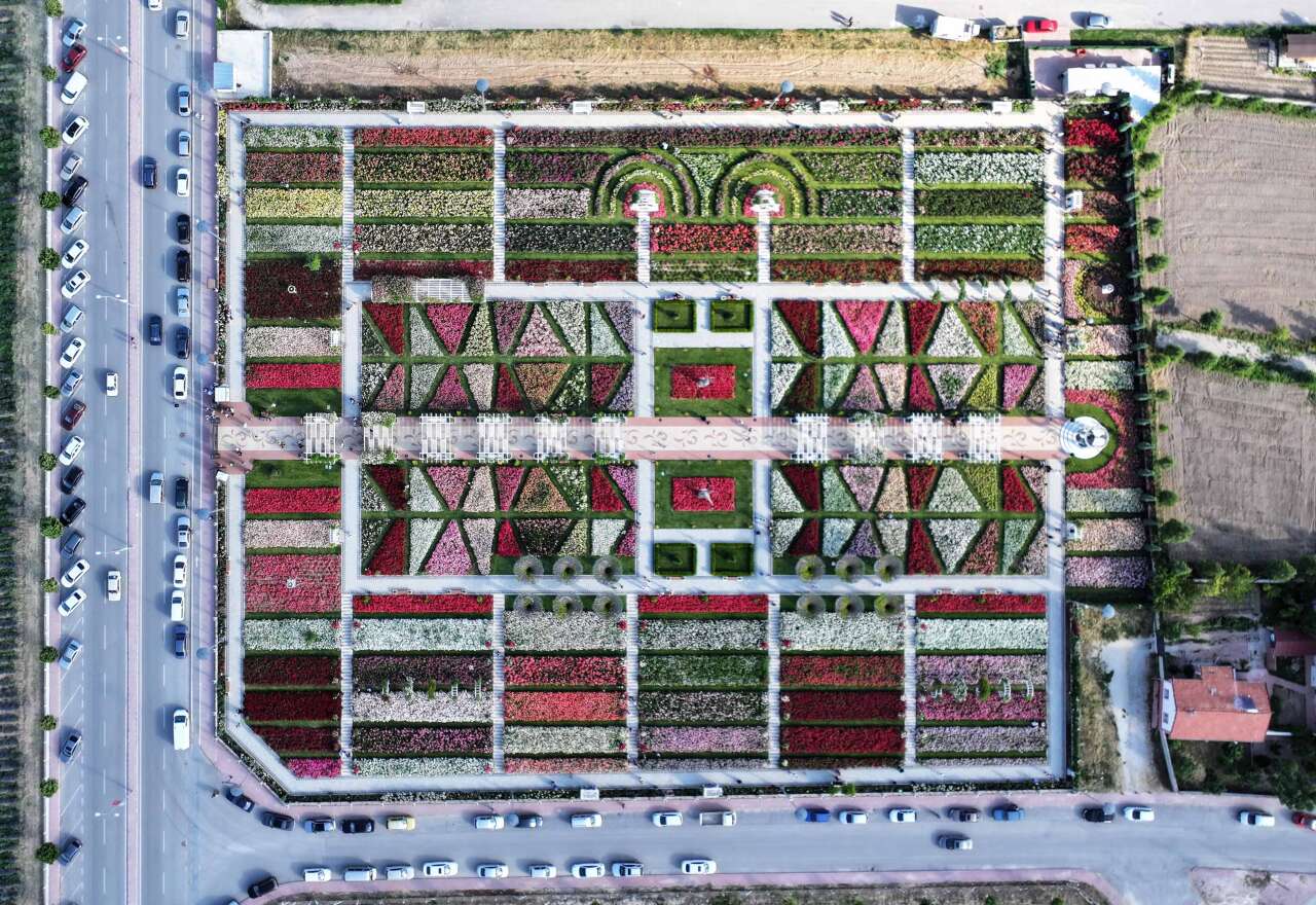 190 çeşit, 50 bin gül! Açıldığını duyan Konya’daki bu parka akın ediyor 8